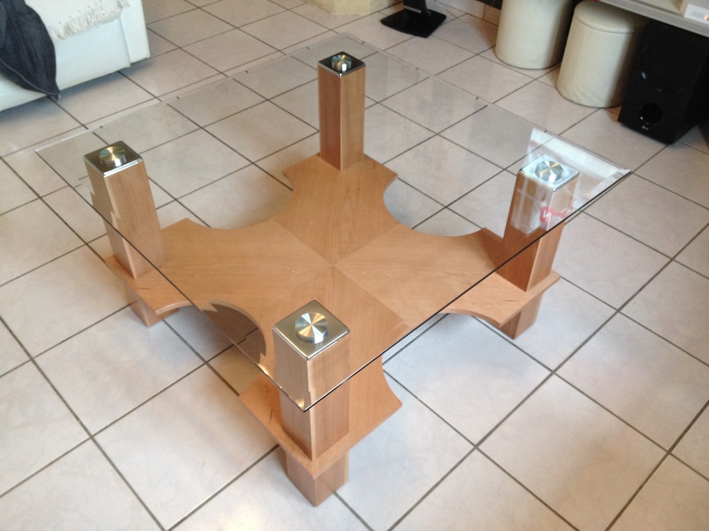 Table plaquée bois et plateau verre